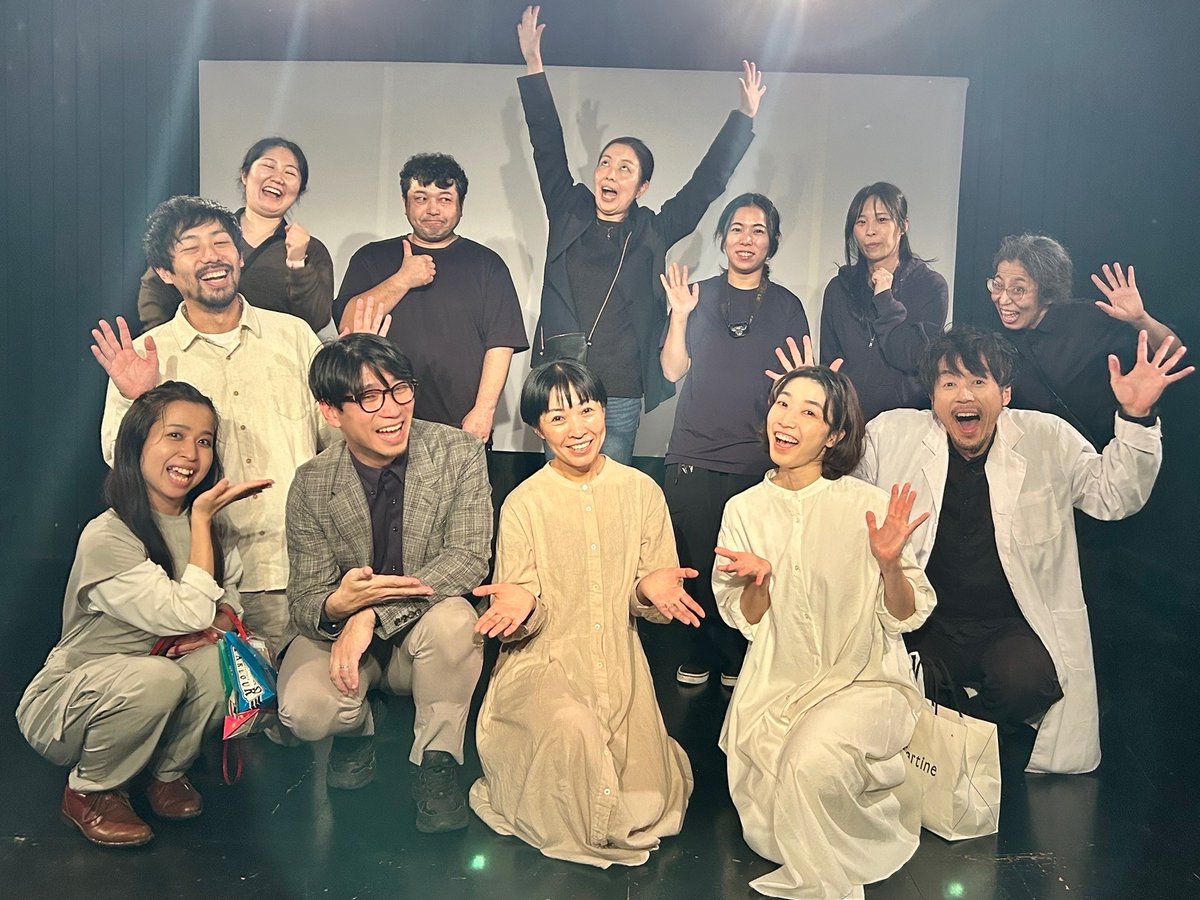OTO52954853's tweet photo. 『一角獣の六感』東京公演、終演しました。ご来場いただきました皆さま、誠にありがとうございました！
岡山から始まった3部作。たつのや東京を経て、ついに蔭凉寺へ帰ります。科学技術の発展により人間の境界線が揺らぐ、現実と地続きの未来を描く静かなSF。
岡山公演もぜひご期待ください！ https://t.co/CcFTPRZuqt