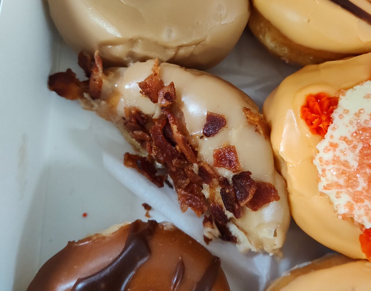 downlowfarming's tweet image. Unlike pineapple 🍍 bacon 🥓 is good on everything 😋