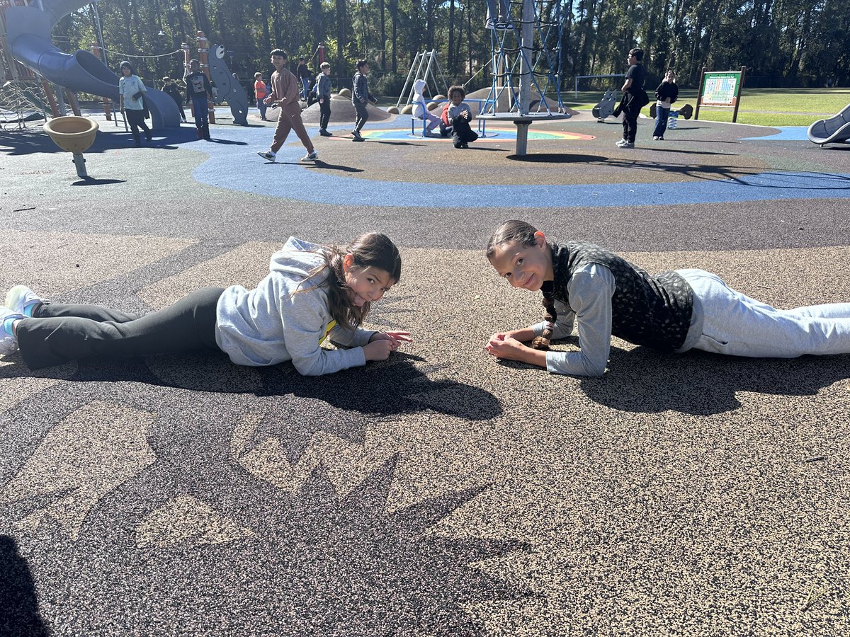 Nothing like a friendly recess competition! 
Gymnast VS Swimmer Plant competition <a href="/HumbleISD_OE/">Oaks Elementary</a>