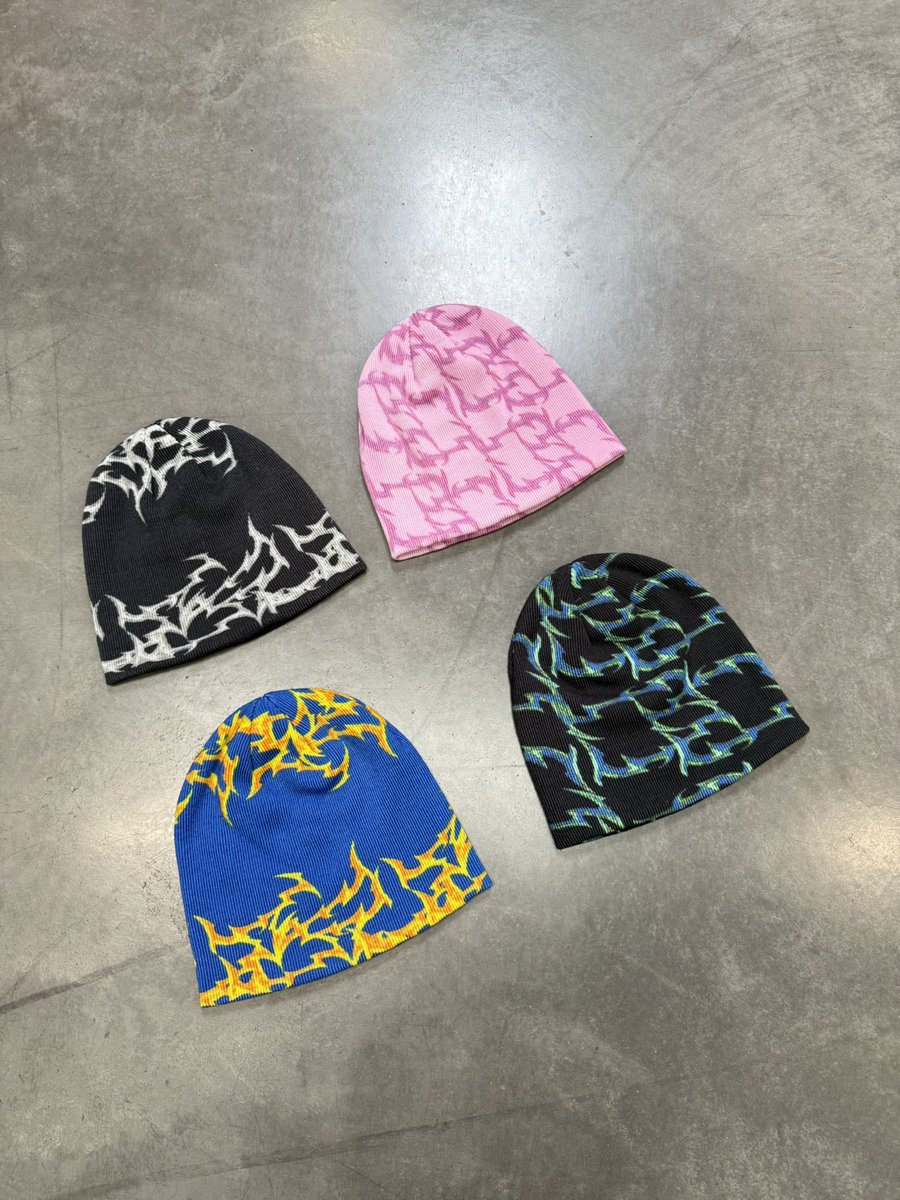 j’ai créé ces 4 bonnets et j’en donne 4 dans les likes/rt 🥶🥵
c’est quoi votre coloris préféré ?