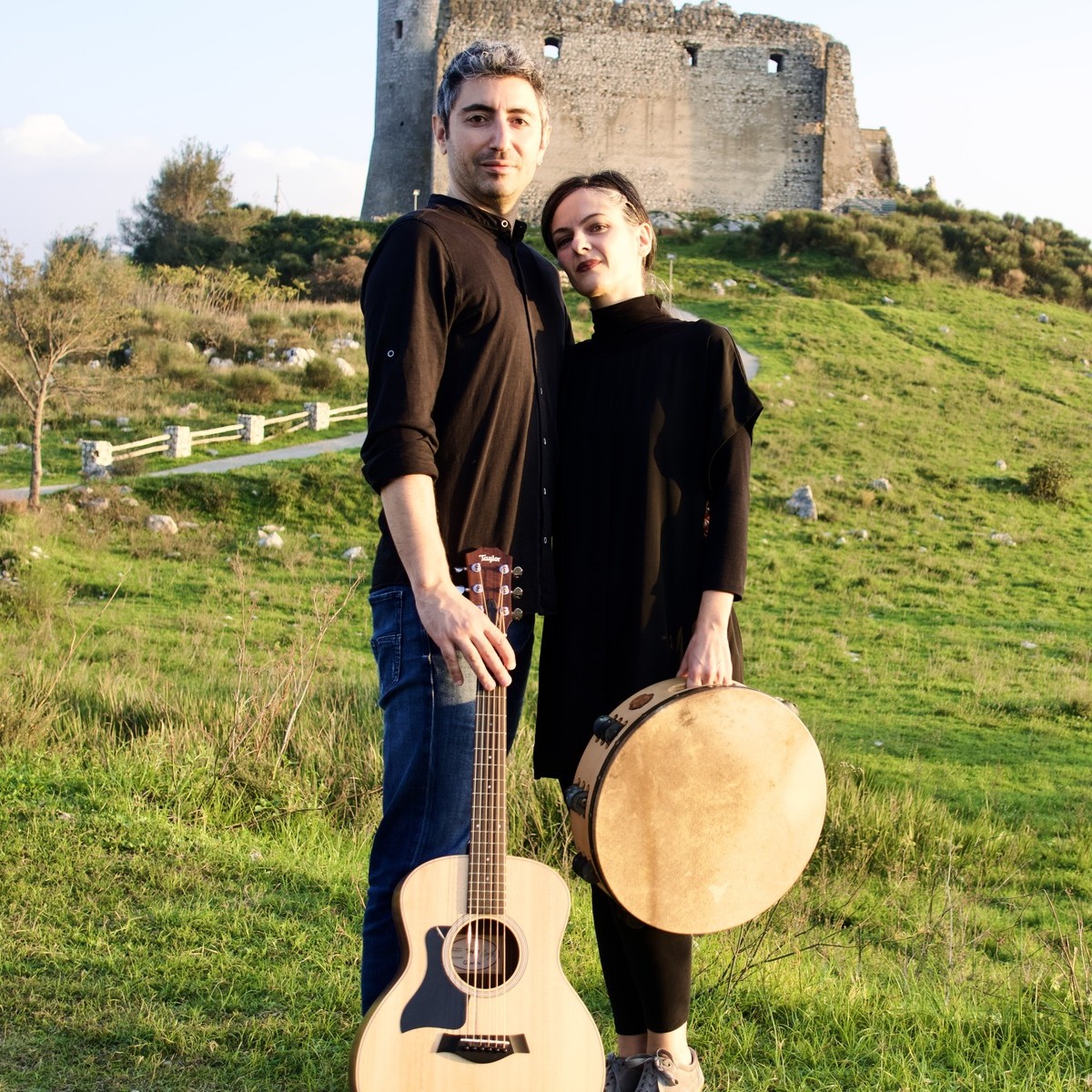 Mil mundos #135 🌍🎶🌊 Por el sur de Europa / Through the south of Europe
📻 <a href="/radioclasica/">Radio Clásica</a>  (Radio Nacional de España)
🗣️ Juan Antonio Vázquez
▶️ mundofonias.com/wp/?p=9169
▶️ rtve.es/play/audios/mi…

Salimos al encuentro de músicas euromeridionales enraizadas de reciente >>