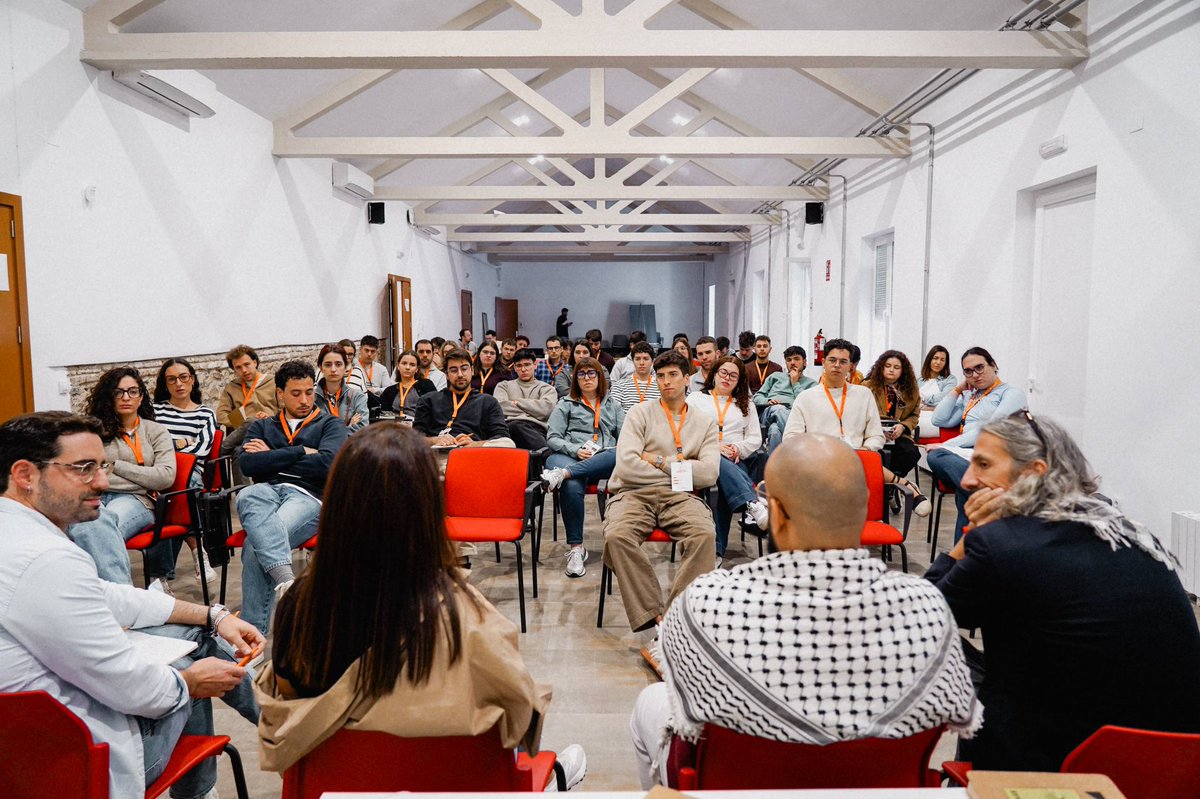 Este fin de semana hemos asistido a la trobada de <a href="/JovesPV/">Joves PV - Compromís</a> en Benicàssim.

Seguimos tejiendo lazos y organizándonos contra el odio. Moltes gràcies per convidar-nos, companyes! 🧡💚