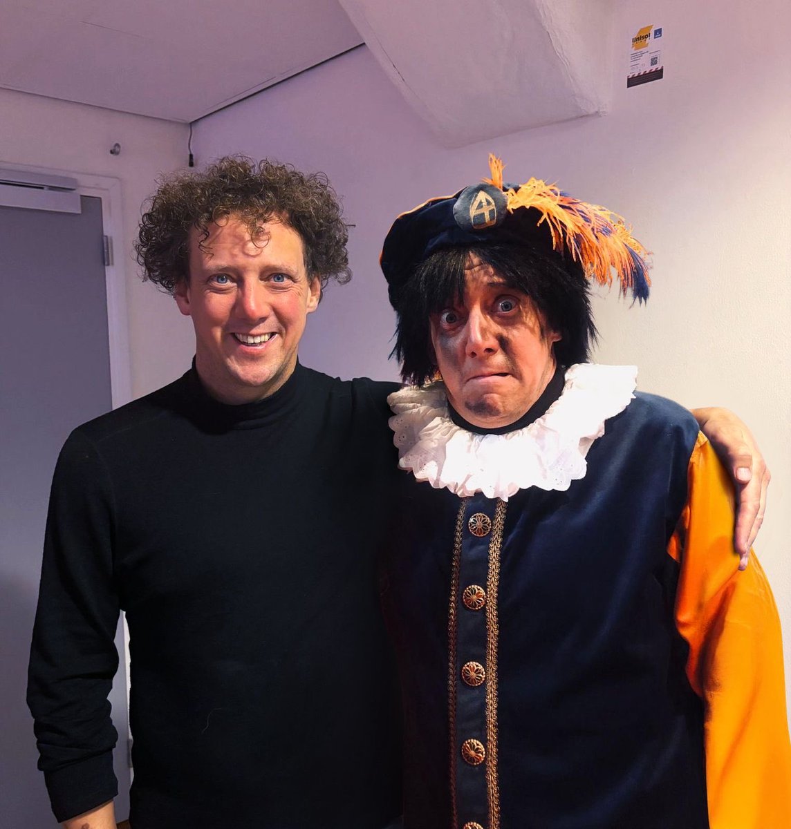 jochemmyjer's tweet photo. Toen ik in april op de foto ging met mijn neef Pietje Paniek wist ik nog niet dat hij mee mocht met de stoomboot! Trots op hem. Ik weet dat hij dit het mooiste baantje van de wereld vindt en dat hij het super gemist heeft ! https://t.co/ao39y0IcuI