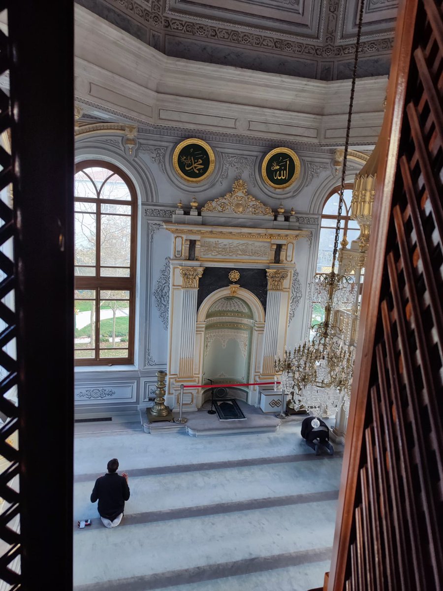 isroadrunner's tweet photo. Teşvikiye Camii, 9 Kasım 2025. "Yakarış". #istanbul https://t.co/uZcyAfng75
