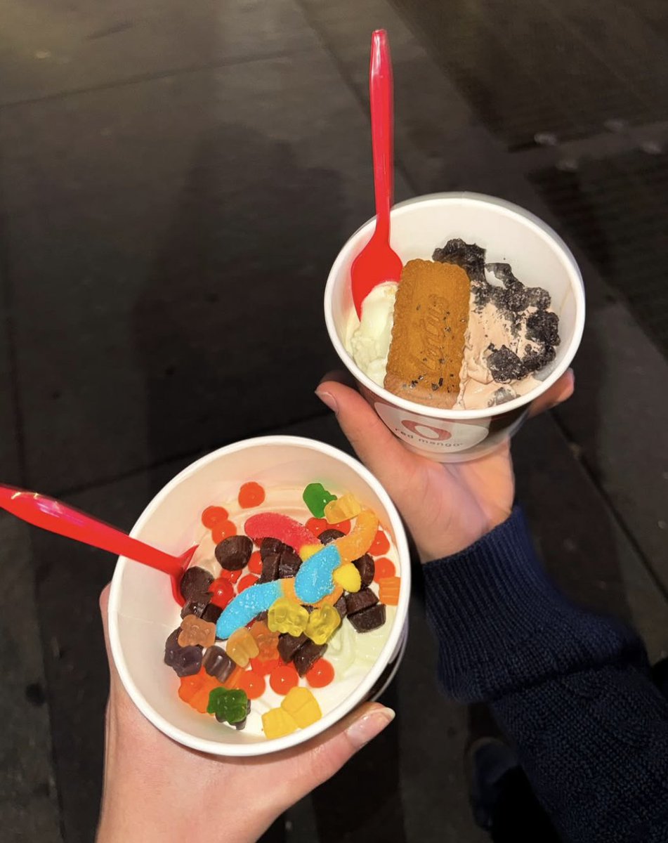 RedMango's tweet image. Froyo so good we had to double up 😋🍫🍬

📸 laurel.brookhyser on IG