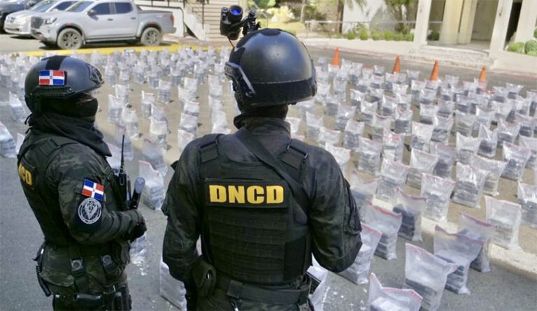 Francia elige a República Dominicana como centro regional contra el narcotráfico
controlandoelejido.com/francia-elige-…