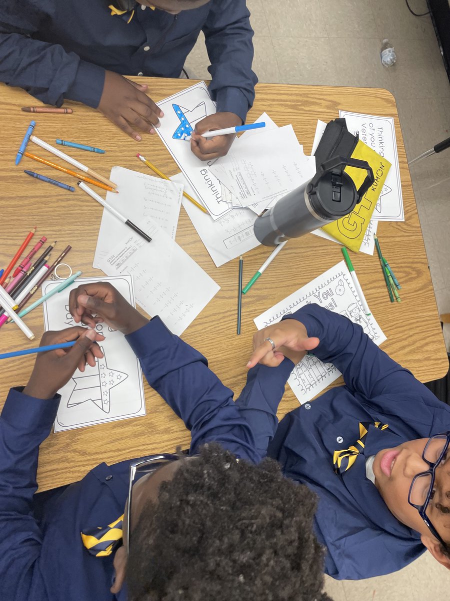 SandersES tweet media