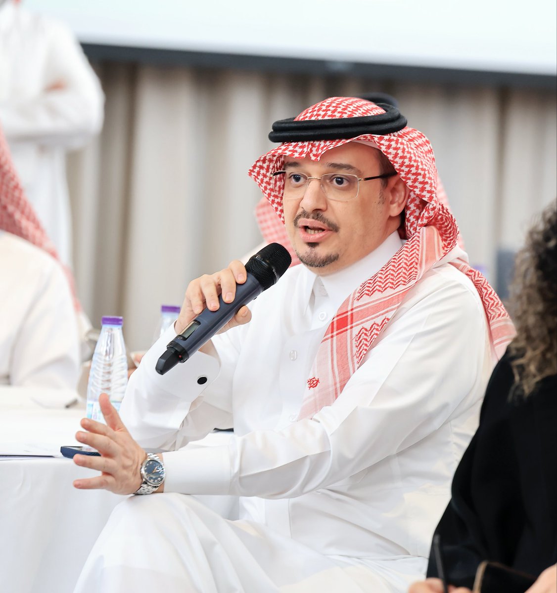لقطات من حلقة النقاش الأولى لدراسة : استراتيجيات نقل وتوطين المعرفة والخبرات وأثرها على أداء المنظمات، التي ينظمها #منتدى_الرياض_الاقتصادي .