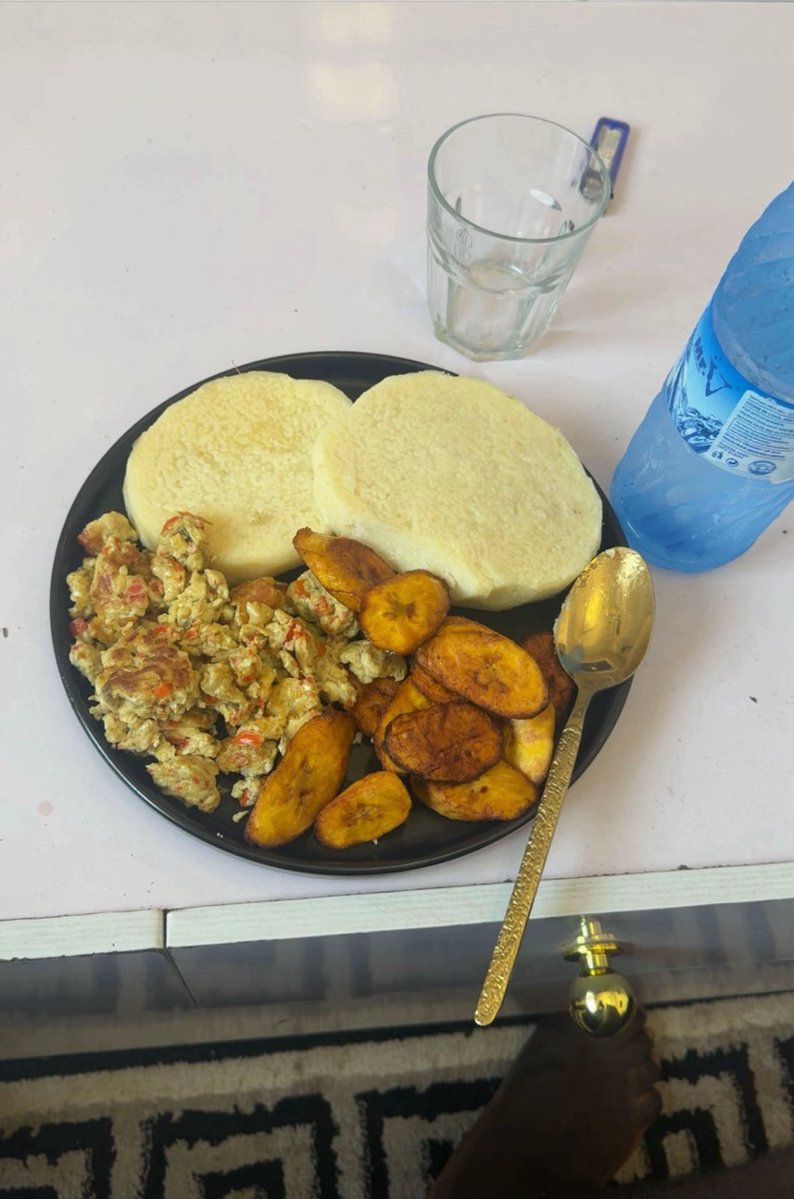 YKoluwaseun9's tweet image. As money finish for my hand i enter kitchen cook