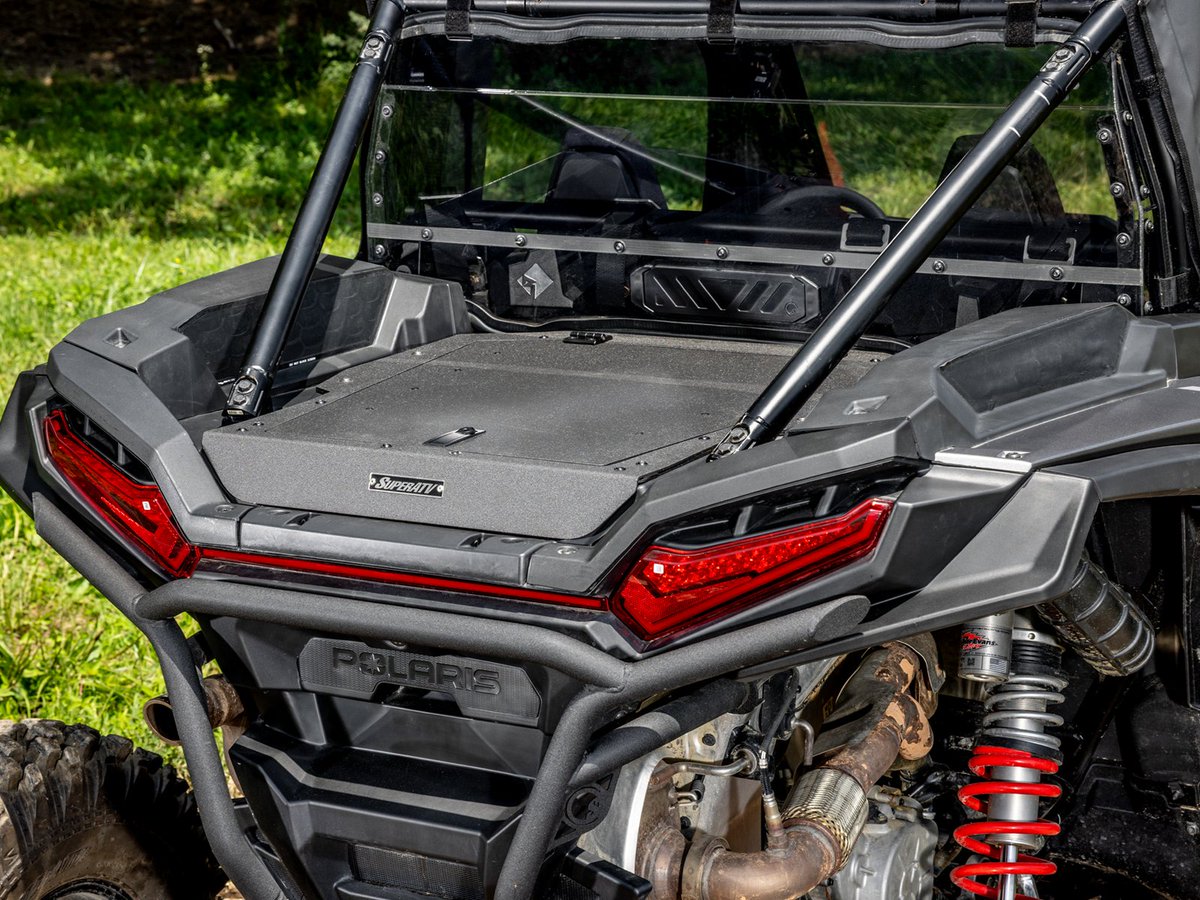 superatvtweet's tweet image. 🧰 Your #PolarisRZR #XP1000 can handle the wildest rides, but your gear needs protection to survive. The #SuperATV Trunk Bed Enclosure turns your open bed into a secure storage box that keeps tools, supplies, and trail gear safe from the elements. 😎👍