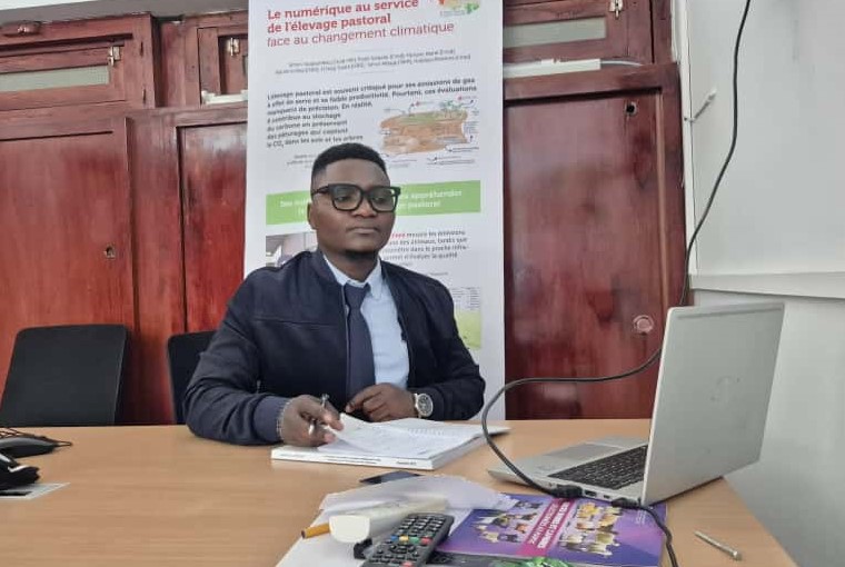 🎓Félicitations à <a href="/EspoirMugabo/">Espoir MUGABO</a> pour la réussite de son Master complémentaire !
Un travail innovant qui repense les relations humains-nature-normes, en reconnaissant les actants non humains comme coproducteurs des pratiques dans l’arène halieutique.
Plus➡️angazainstitute.ac.cd/soutenance-de-…