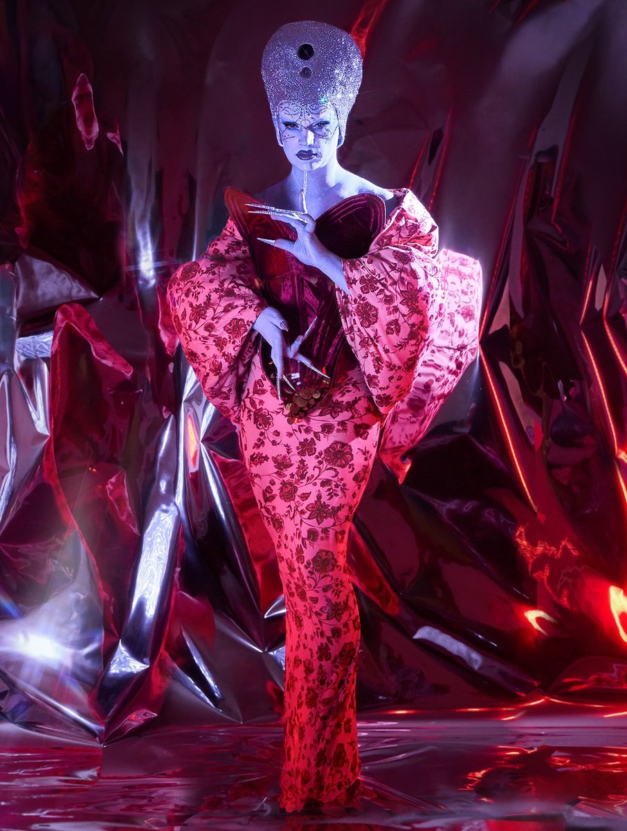 Unidentified Fem Object (@UFOdragqueen) / Posts / X