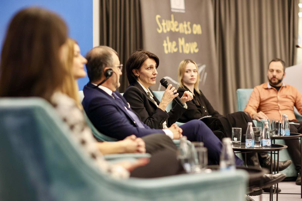 Pleased to take part in a discussion today with young people from the EU🇪🇺-supported Students on the Move network, alongside the Director of <a href="/Direkcija_EI/">Direkcija_za_EI</a> Elvira Habota. 

Youth mobility lies at the heart of the EU🇪🇺. Through exchange and learning, young people connect, broaden