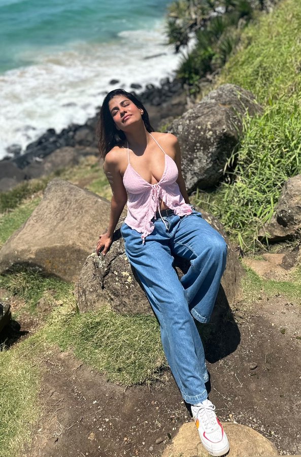 G5aRx3CbcAQlXKl?format=jpg&name=900x900