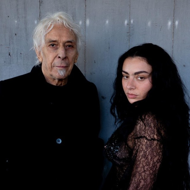 xcxsource's tweet image. John Cale of The Velvet Underground and Charli xcx for "House" 🖤🐦‍⬛