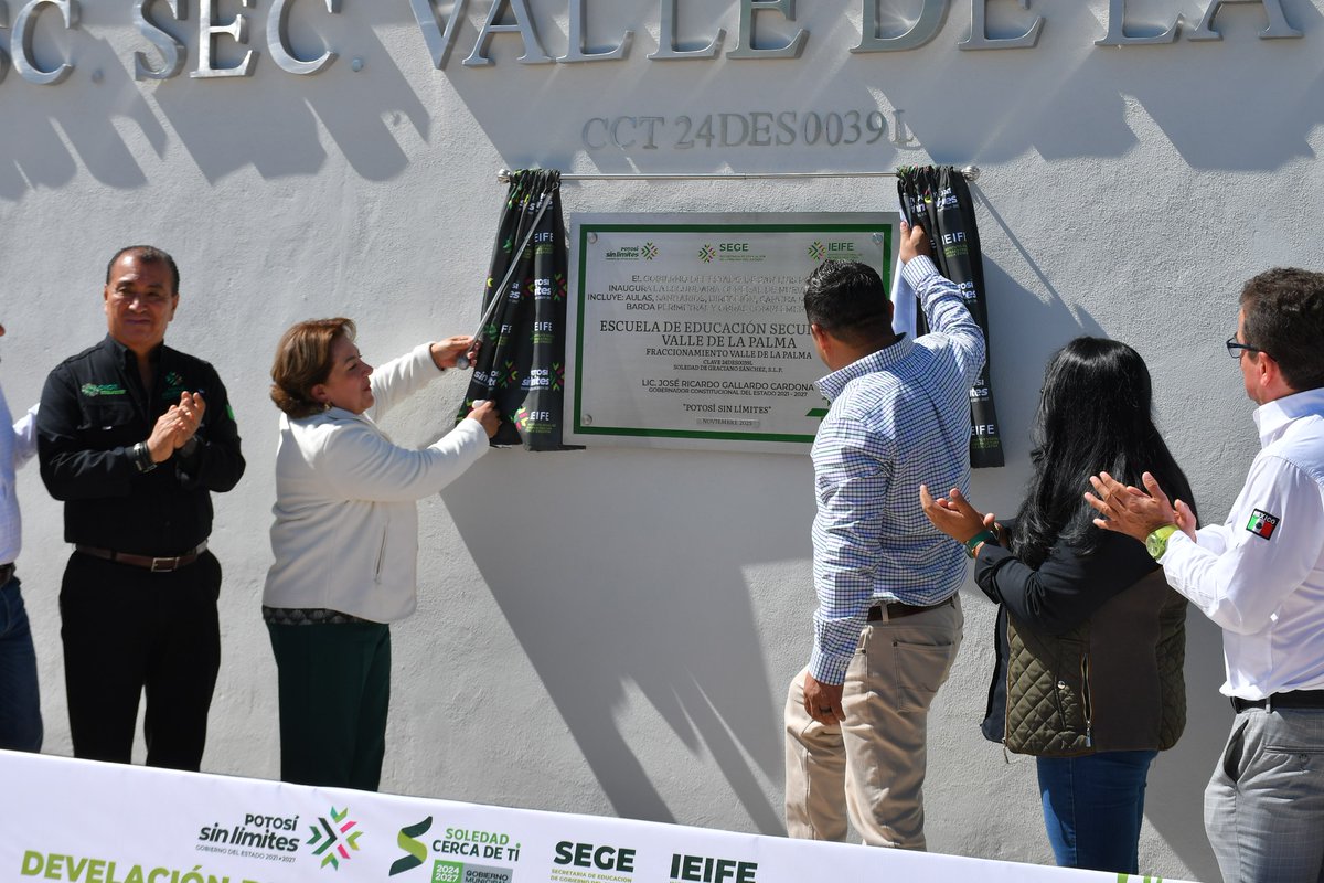 El gobernador <a href="/RGC_Mx/">Ricardo Gallardo Cardona 🇲🇽</a> inauguró la nueva Secundaria General Valle de la Palma en Soledad de Graciano Sánchez, junto al titular de SEGE, Juan Carlos Torres Cedillo.
Con esta obra, el Gobierno del Estado reafirma su compromiso con una educación pública de calidad.