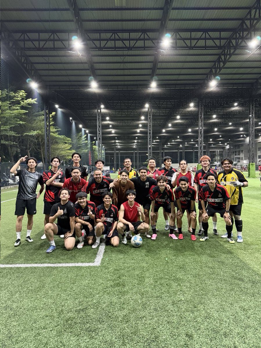 ไม่ได้เห็นไบร์ทไปเตะบอลกับMondayknightsนานมากกกกกกก

(หล่อจังอะพี่🫠)
#bbrightvc  <a href="/bbrightvc/">bright</a>