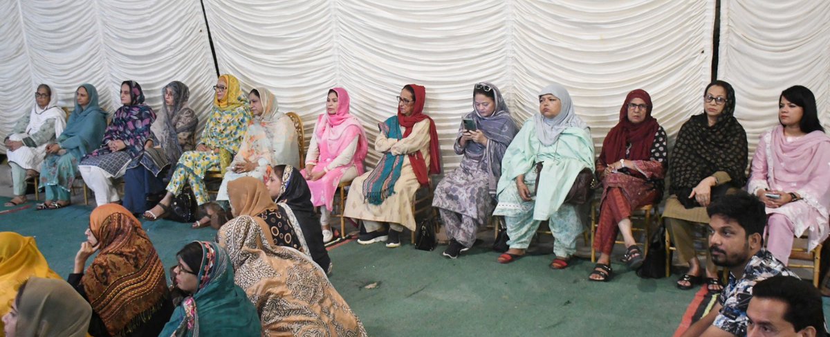 MQMPKOfficial's tweet photo. ایم کیو ایم پاکستان کے مرکز بہادر آباد سے متصل پارک میں کراچی ماسٹر پلان 2020کے حوالے سے دستخطی مہم کے آغاز کے سلسلے میں ذمہ داران و کارکنان کا اجلاس
#MQMPakistan
#HaiderAbbasRizvi
#KarachiMasterPlan
#KarachiRights
#UrbanJustice
#SaveKarachi
#MasterPlan2020
#KarachiDevelopment https://t.co/DJFmOexZJ5