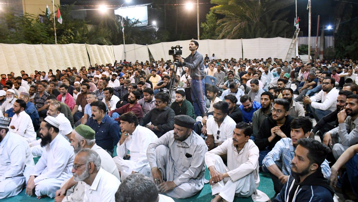 MQMPKOfficial's tweet photo. ایم کیو ایم پاکستان کے مرکز بہادر آباد سے متصل پارک میں کراچی ماسٹر پلان 2020کے حوالے سے دستخطی مہم کے آغاز کے سلسلے میں ذمہ داران و کارکنان کا اجلاس
#MQMPakistan
#HaiderAbbasRizvi
#KarachiMasterPlan
#KarachiRights
#UrbanJustice
#SaveKarachi
#MasterPlan2020
#KarachiDevelopment https://t.co/DJFmOexZJ5