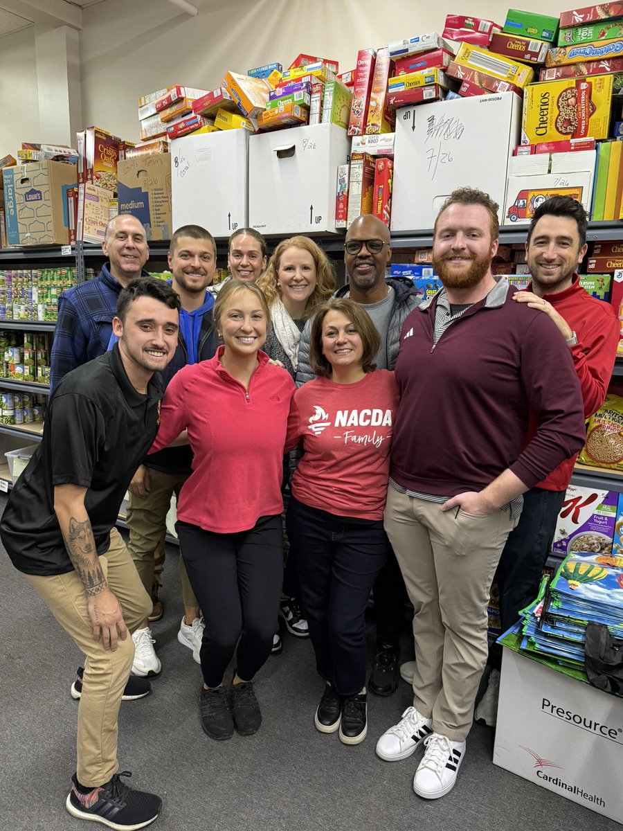 NACDA's tweet image. #NACDAFamily in the community today! Giving back at Avon/Avon Lake Community Resource Services 💛