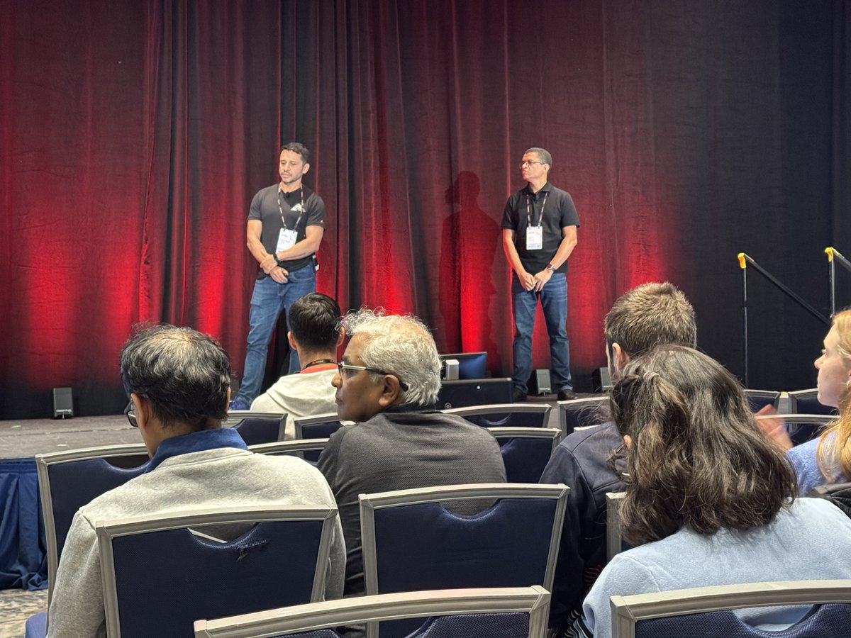 openshiftcommon's tweet image. #BancodoBrasil was in the #OpenShiftCommons house! They told how they transformed their #hybridcloud/#multicloud strategy and tripled their number of managed apps without increasing headcount. Make sure you&apos;re at #Commons for the next insightful sessions: red.ht/Commons-Atlant…