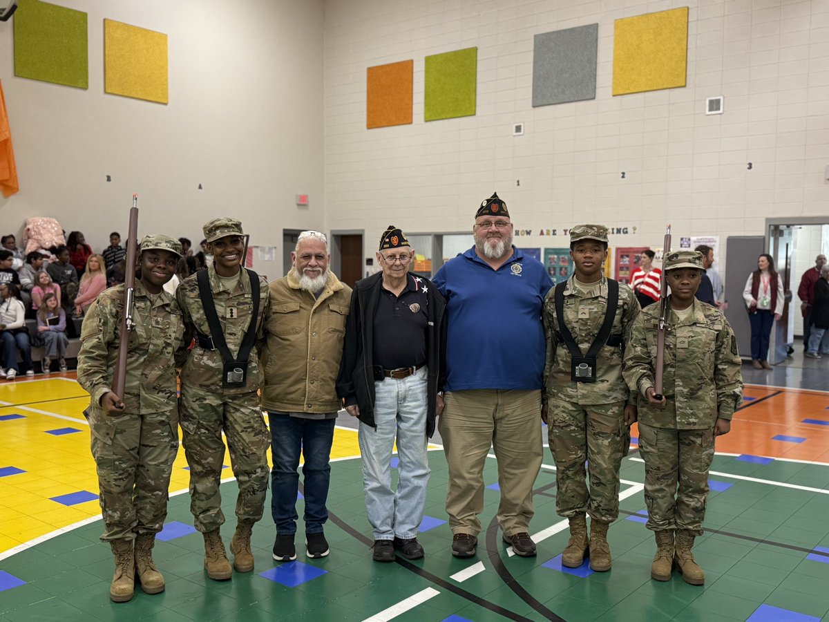 cw4_ret's tweet image. Spartans BN! Thank you Mrs. McClellan &amp;amp; Hueytown Intermediate School for inviting us to participate in the Veterans Honor Ceremony. And Senator Merika Coleman for the inspiring words.@pghs_spartans @JEFCOED @JEFCOCareerTech @jwatkins97 @HueytownMiddle @HueytownHigh @HueytownIS