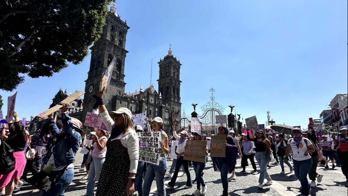 CelisAguirre's tweet image. Los #jóvenes poblanos siempre han sido rebeldes con causa. 📚🔥

Hoy, como ayer, salen a las calles a exigir #seguridad, #educación y un futuro digno frente a gobiernos que no escuchan.

No te pierdas mi artículo semanal ✍🏼

facebook.com/share/p/17CRmj…
