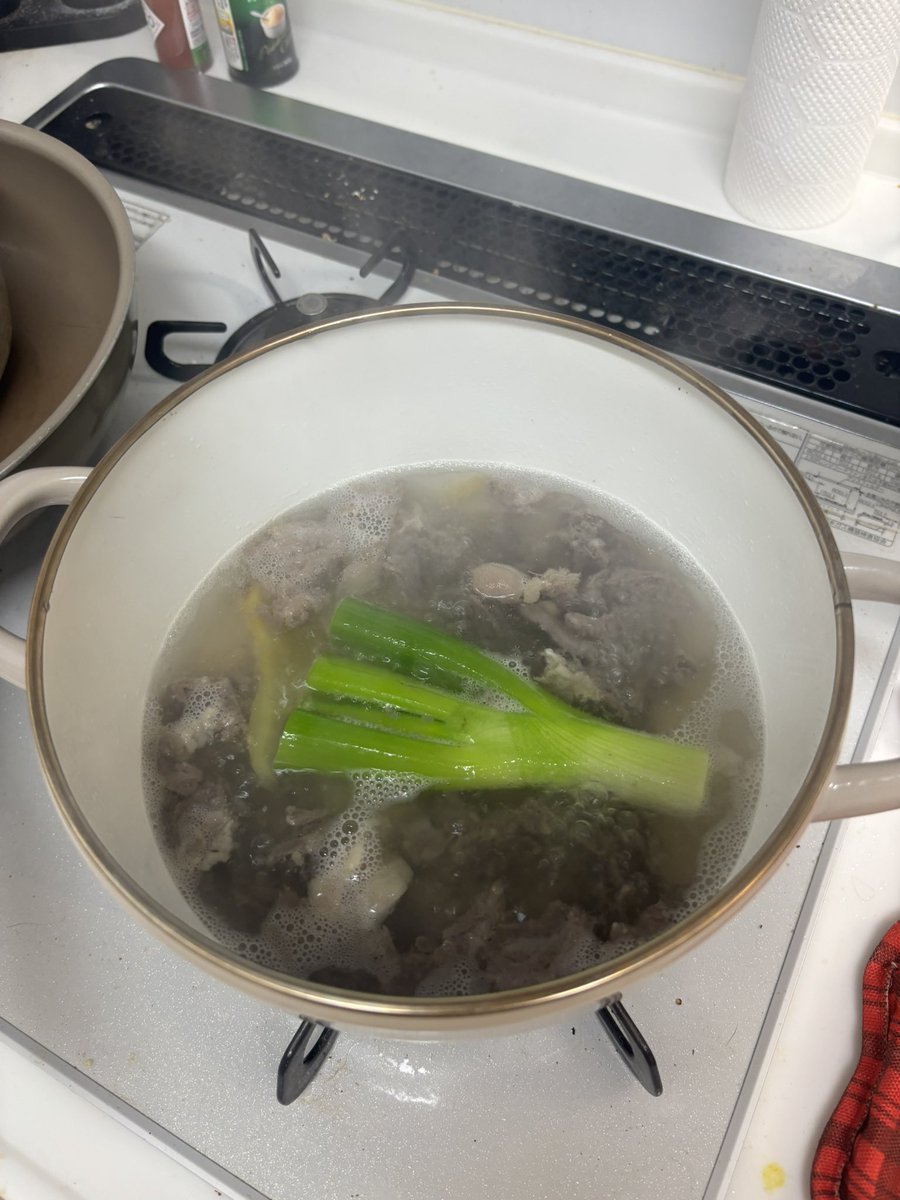 1231it's tweet photo. 深夜2時に牛すじを煮るよ。 https://t.co/hEAkWHvAVZ