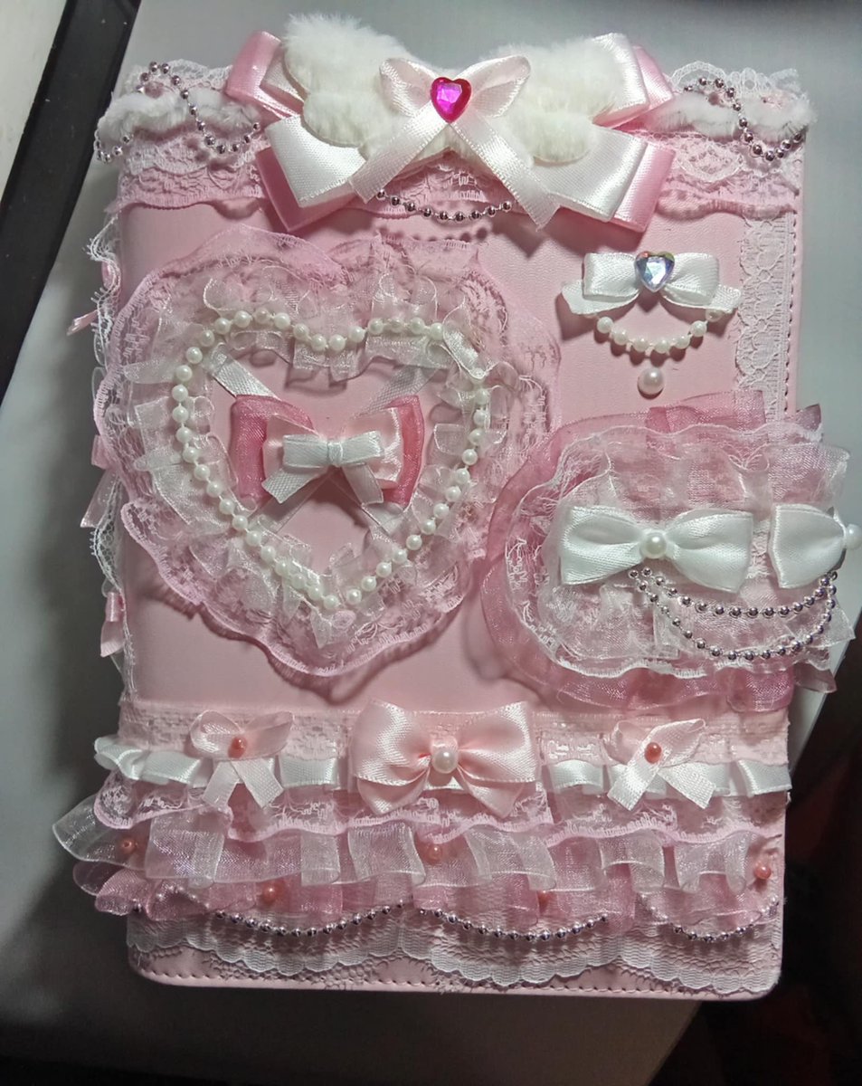 mijijiee's tweet image. LACE DECO BINDER
• 500 | 550 (light-up) | 350 | 400

no cancellation 
mod: flash or J&amp;amp;T 
mop: gcash
NO RUSH DELIVERY 

📍rizal