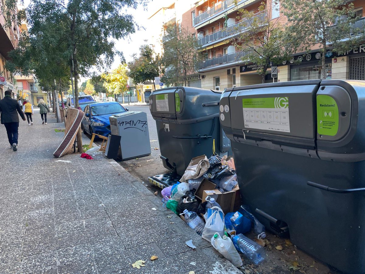 revistalanimfa's tweet photo. Educadors ambientals per la recollida d’escombraries: millor tard que mai

Si s’hagués fet des d’un bon principi tal com vam reclamar des de l'AVV potser ens hauríem estalviat part del descontentament i d’incivisme

Llegeix-ho a https://t.co/y2Hjde5QXA
https://t.co/euCFHWQyis https://t.co/8eHV8w63No