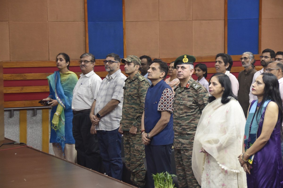 KonarkCorps's tweet image. &quot;Defending the Nation with Decisive Resolve&quot;

Maj Gen Gaurav Bagga , GOC #GoldenKatarDivision, delivered an insightful lecture on #OperationSindoor at National Institute of Fashion Technology, #Gandhinagar; #NIFTGandhinagar. His address highlighted factors like Jointness,…