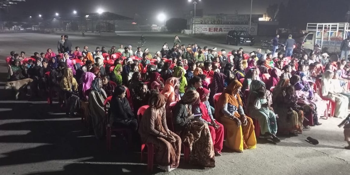 JSTomarAAP's tweet image. आम आदमी पार्टी द्वारा जारी मध्य प्रदेश जोड़ो अभियान के तहत वरिष्ठ पार्टी नेता डॉ पीयूष जोशी द्वारा इंदौर की विधानसभा क्रमांक 1, लक्ष्मीबाई नगर अनाज मंडी प्रांगड़ में की गई जनसभा। 
गत दिनों शुरू हुए मध्य प्रदेश जोड़ो अभियान के तहत आयोजित सभाओं की श्रृंखला में ये थी प्रदेश में…