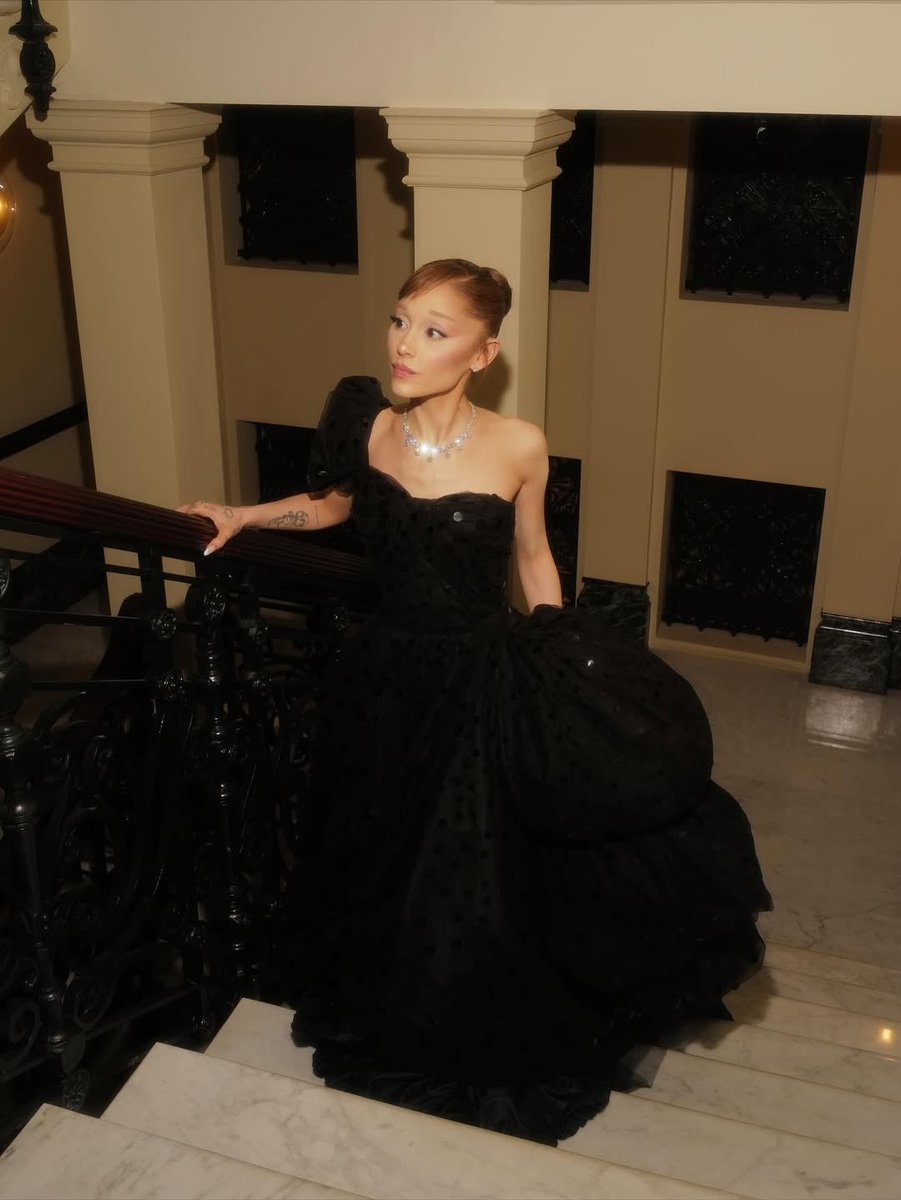 ArianaToday's tweet image. ariana grande for the ‘wicked: for good’ premiere in london ♡