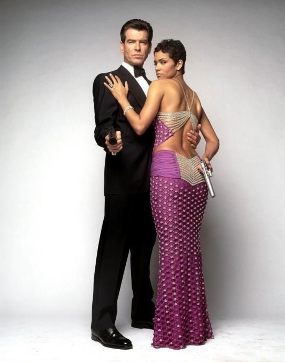 LegendaryLade's tweet image. Kim Kardashian has outdone herself with this one! The dress matching the theme! 🔥🖤