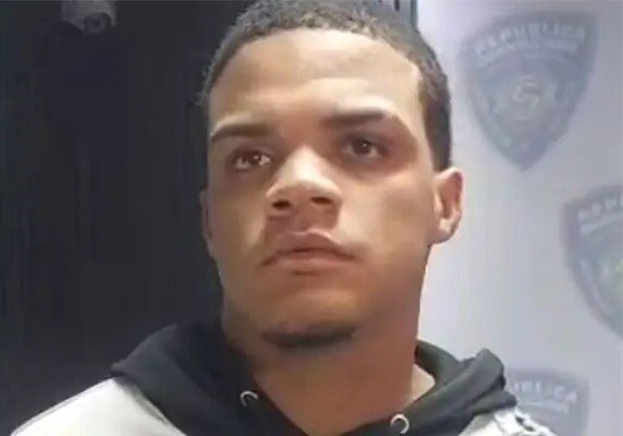 Se entrega uno de los presuntos autores del asesinato de joven durante asalto en El Cachón de la Rubia cancinoxdentro.com/se-entrega-uno…