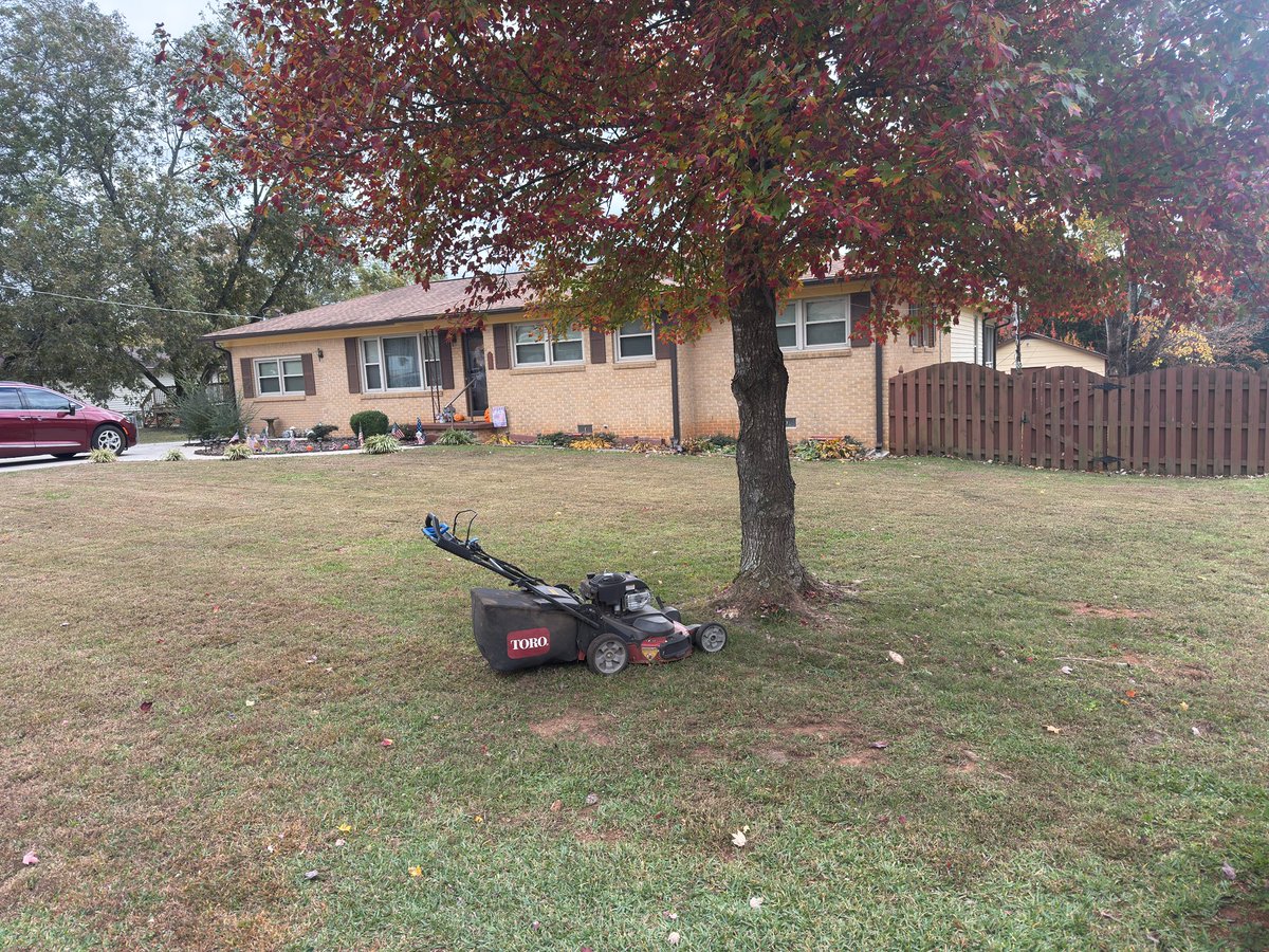 iamrodneysmith's tweet image. This morning, I had the honor of mowing Mr. Smith’s lawn as he rested inside. He is a Air Force veteran who is 90 years young. Thank you so much Mr. Smith for your service and sacrifice and also happy birthday to the Marines. Making a difference, one Lawn at a time.