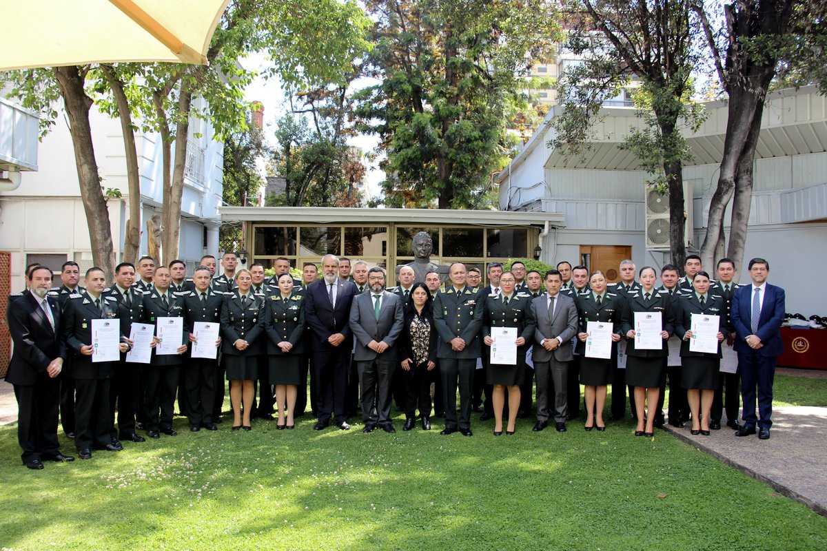 La ANEPE y <a href="/Gendarmeria_CL/">Gendarmería de Chile</a> realizaron la ceremonia de graduación del Diplomado “Seguridad, Gestión y Liderazgo”, programa que fortalece las capacidades estratégicas y de liderazgo de los Oficiales Penitenciarios.