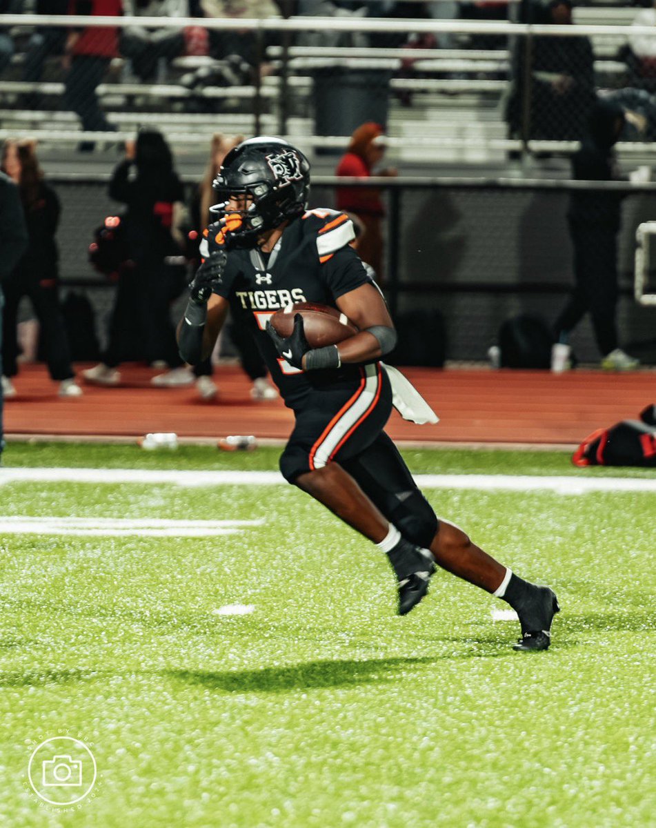 Regular season stats !! 

1,063 yds 154 carries 11tds 1 fum 

6.90 yds/carry. 106.30 yds/game 

23 rec 148 yards 14.80 yds/game 1 td 

1,211 all purpose yards !!!