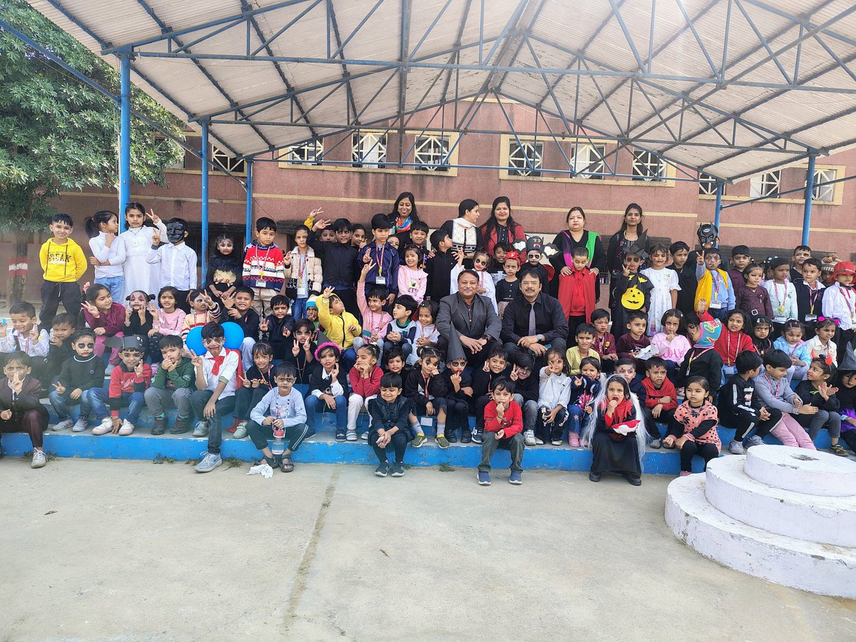 kviim_lucknow's tweet photo. 🎃 Halloween Party fun at PM SHRI K.V. IIM Lucknow! Balvatika kids enjoyed spooky role plays, witch dance, scary games, puzzles &amp; surprise gifts organized by teachers. 👻🕸️ A day full of laughter, creativity &amp; festive spirit! 🧙‍♀️ #Halloween #Balvatika #KVS https://t.co/CrNmCqV7Xv