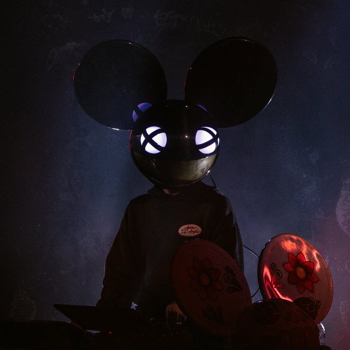 kylebrim's tweet photo. Deadmau5 brought robots that helped with the Red Rocks set and people are acting like the robots stole their chance at a B2B slot lol

 @deadmau5  @mau5trap  @AEGPresentsRM  @RedRocksCO https://t.co/JV20zm1q1X
