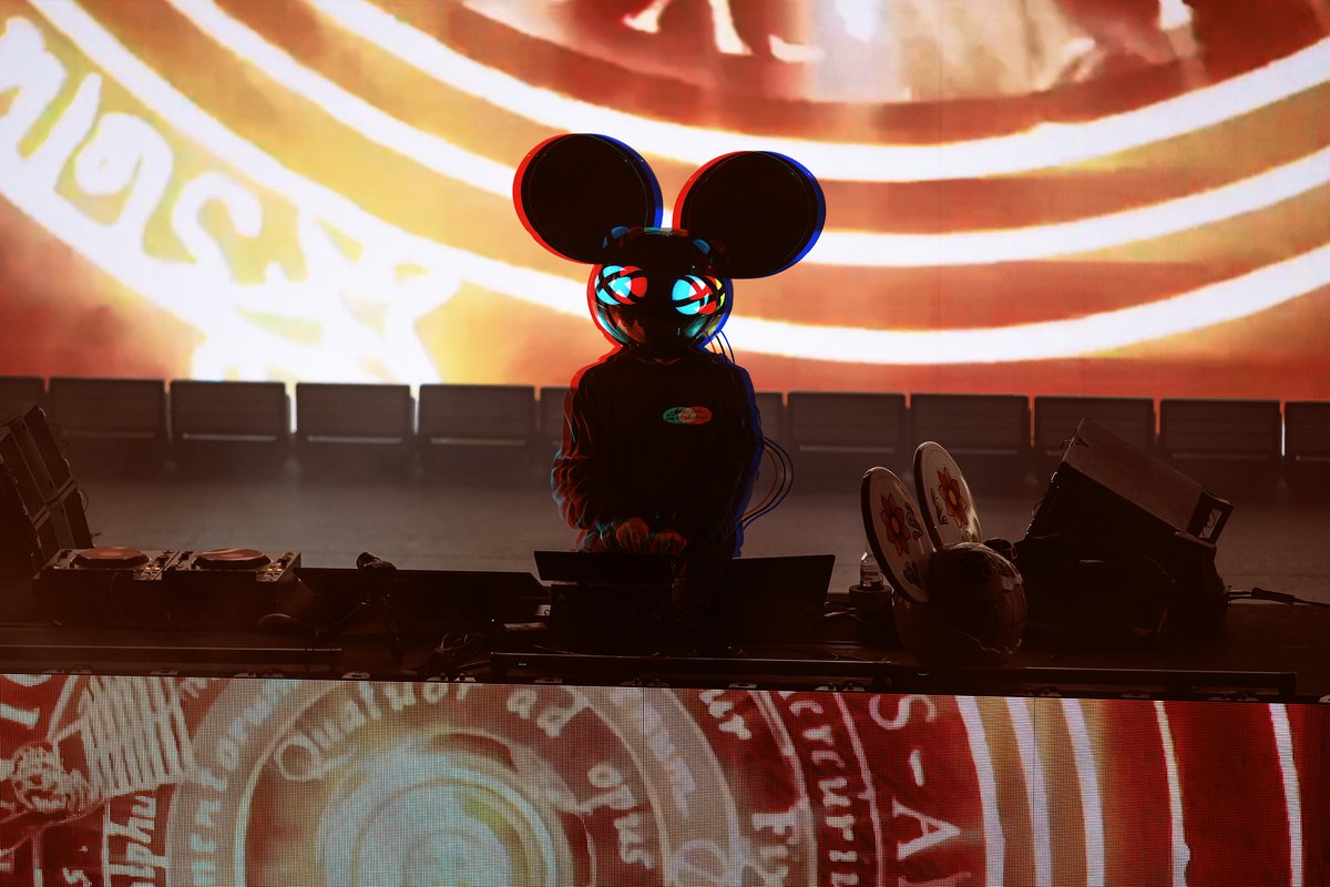 kylebrim's tweet photo. Deadmau5 brought robots that helped with the Red Rocks set and people are acting like the robots stole their chance at a B2B slot lol

 @deadmau5  @mau5trap  @AEGPresentsRM  @RedRocksCO https://t.co/JV20zm1q1X