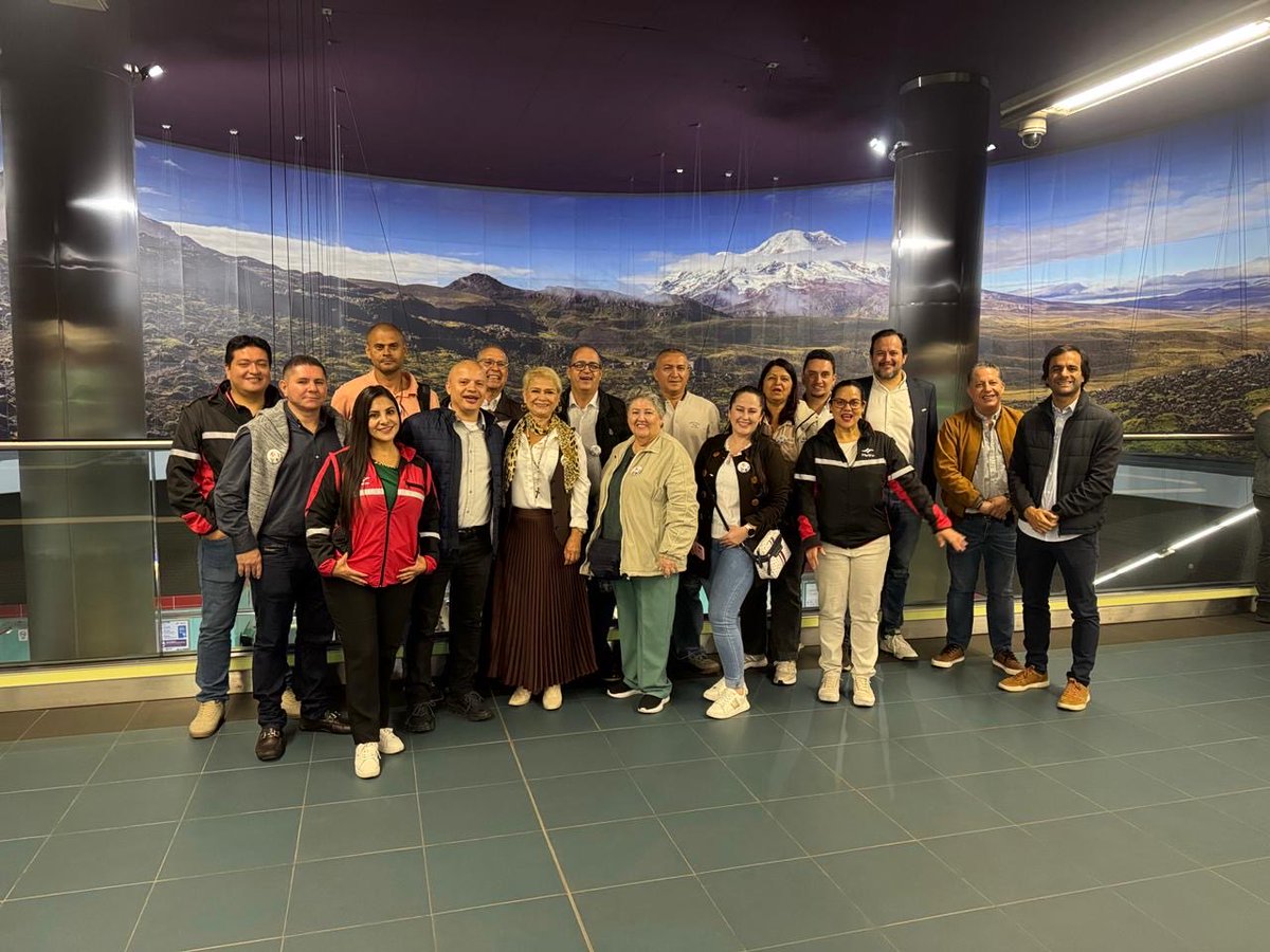 ctucolombia's tweet image. En Quito conocimos de cerca el proceso de implementación del recaudo electrónico en el sistema de transporte público, un modelo con medios de pago abiertos que incluso permite pagar con la cédula de ciudadanía.
Además, el Banco Pichincha se suma al ecosistema con su experiencia.