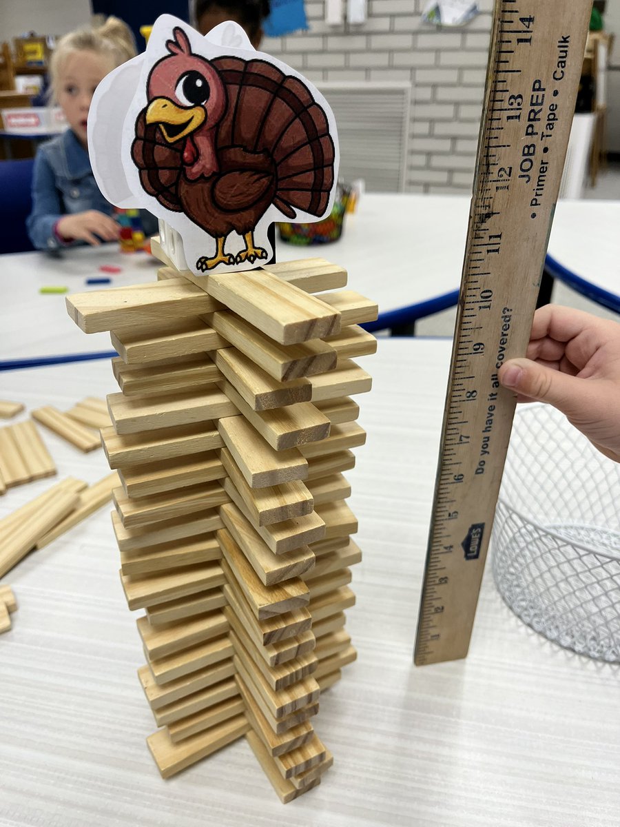 SteamMrs's tweet image. Mrs. Lee’s kindergartners built towers for Turkey to watch for farmer. #steam @LopatES