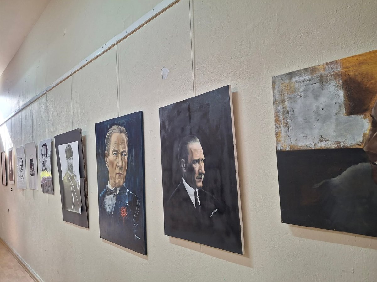 Cumhuriyetimizin banisi Gazi Mustafa Kemal Atatürk’ün vefatının 87. yıl dönümü vesilesiyle, sevgili kardeşim Prof.Dr.Tuba Gültekin'in müdürlük görevini yürüttüğü,#DEÜ Eğitim Bilimleri Enstitüsü,“10 Kasım Özel #Atatürk PortreleriIII Sergisi”nin açılışını gerçekleştirdi. 
#10Kasım