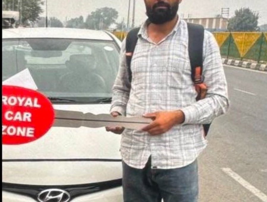 तारिक की पहचान लाल किला विस्फोट में इस्तेमाल की गई कार के मालिक के रूप में हुई है।

वह जम्मू-कश्मीर के पुलवामा का रहने वाला है।