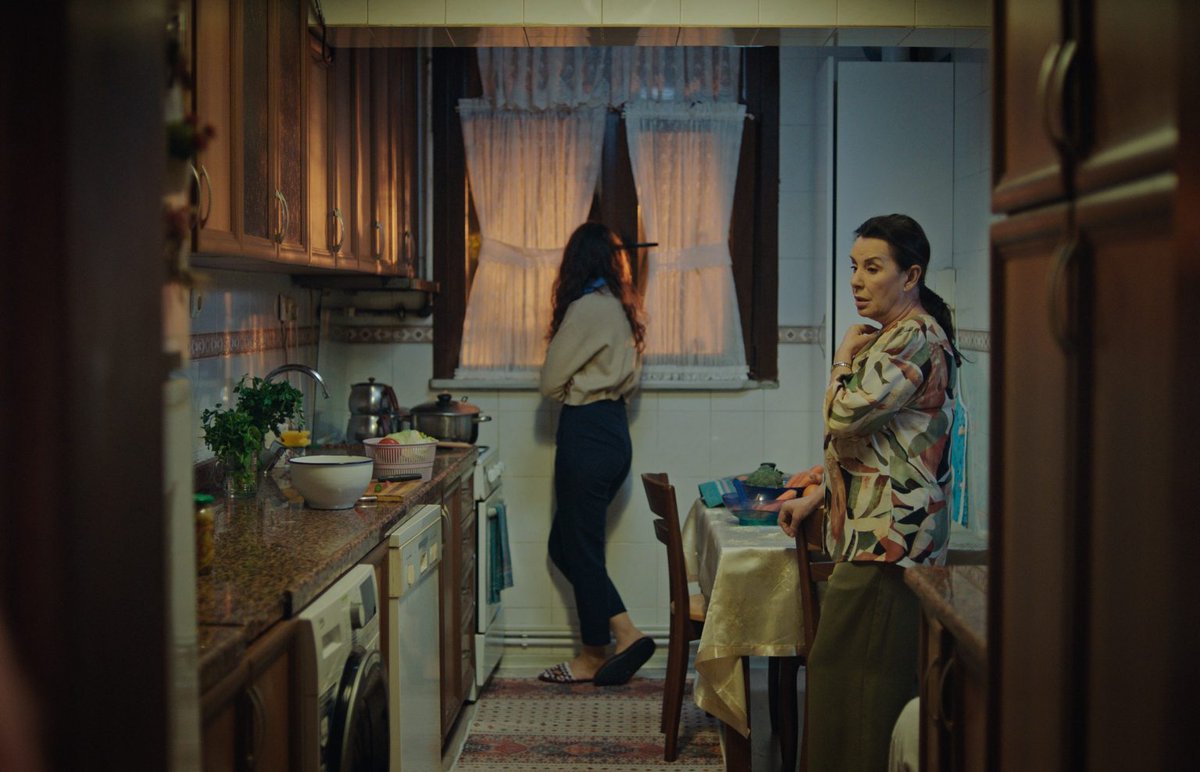 “Akşam Yemeği” Hindistan Yolcusu!

Yönetmenliğini Okan Akgün’ün üstlendiği, başrollerini Perihan Savaş, Halil Ergün ve Eda Akalın’ın paylaştığı kısa film Akşam Yemeği, Hindistan’da 18.’si düzenlenecek Jaipur Uluslararası Film Festivali’nde yarışacak.

filmarasidergisi.com/aksam-yemegi-h…