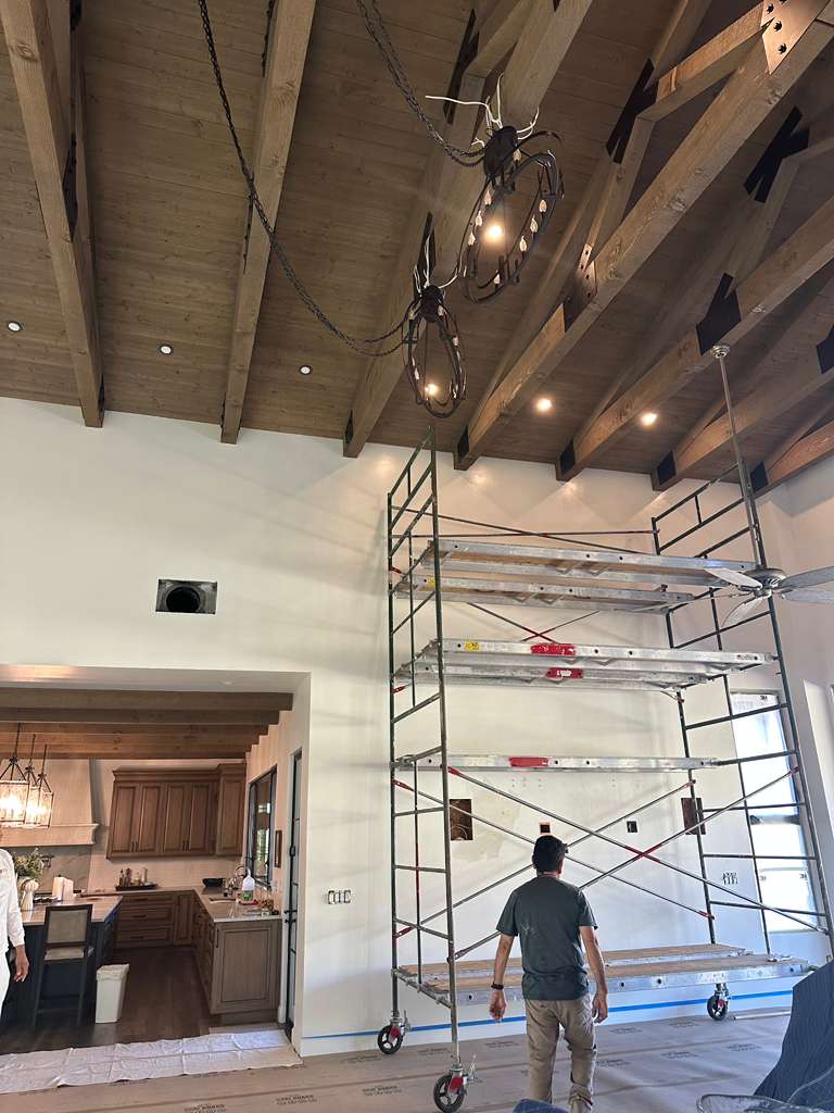 LoriWCarroll's tweet image. Behind the scenes of something big — literally!

Our team is preparing to install wallcovering in a stunning space with soaring 24-foot ceilings. Stay tuned! ✨

#Designinprogress #interiordesign #behindthescenes