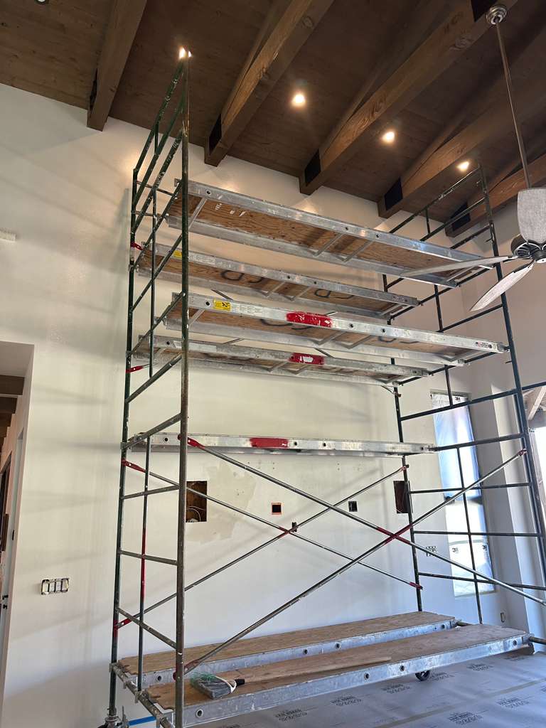 LoriWCarroll's tweet image. Behind the scenes of something big — literally!

Our team is preparing to install wallcovering in a stunning space with soaring 24-foot ceilings. Stay tuned! ✨

#Designinprogress #interiordesign #behindthescenes
