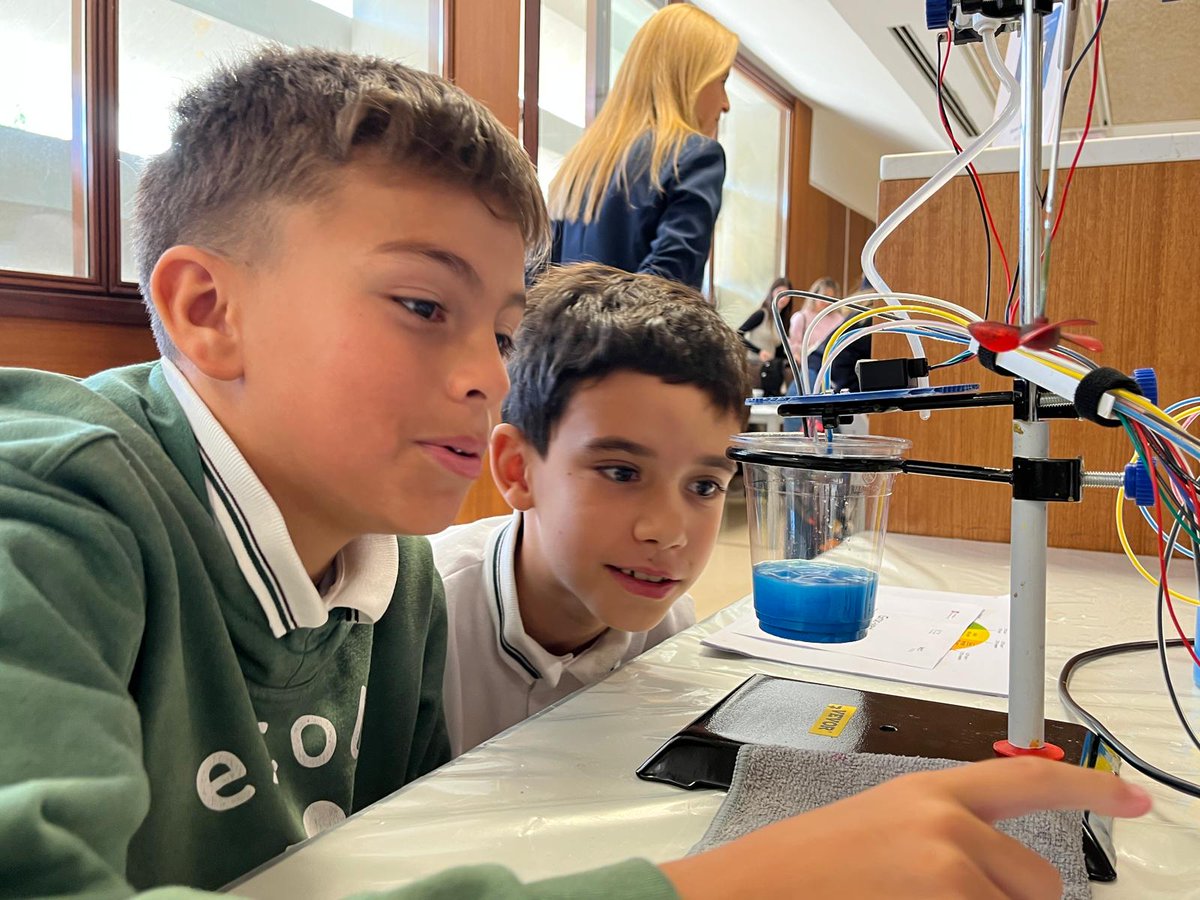 cienciaURV's tweet photo. 1.700 alumnes de primària i secundària passaran durant tres setmanes pels tallers que l'AEQT i la #URV han preparat al CRAI del campus Sescelades. És una de les activitats de la Setmana de la Ciència que ja fa dies que roda per tot el territori 😍
#SC25CAT
https://t.co/opZ9j5lW2J https://t.co/UA4OHwv0hX