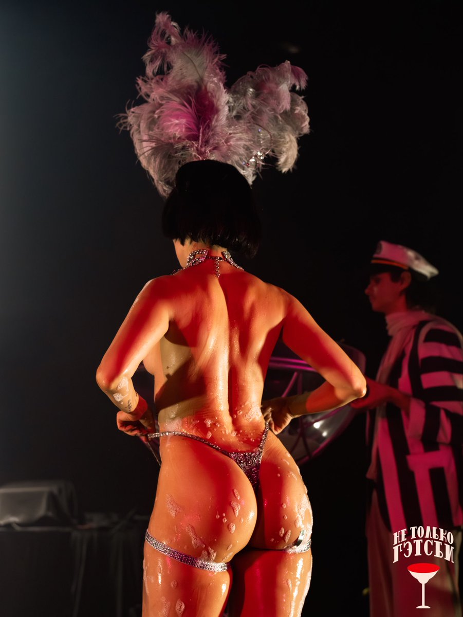 Слишком много думаю об этом снимке с <a href="/pavlova_swan/">Anja Pavlova - звезда бурлеска здорового человека</a> 😅